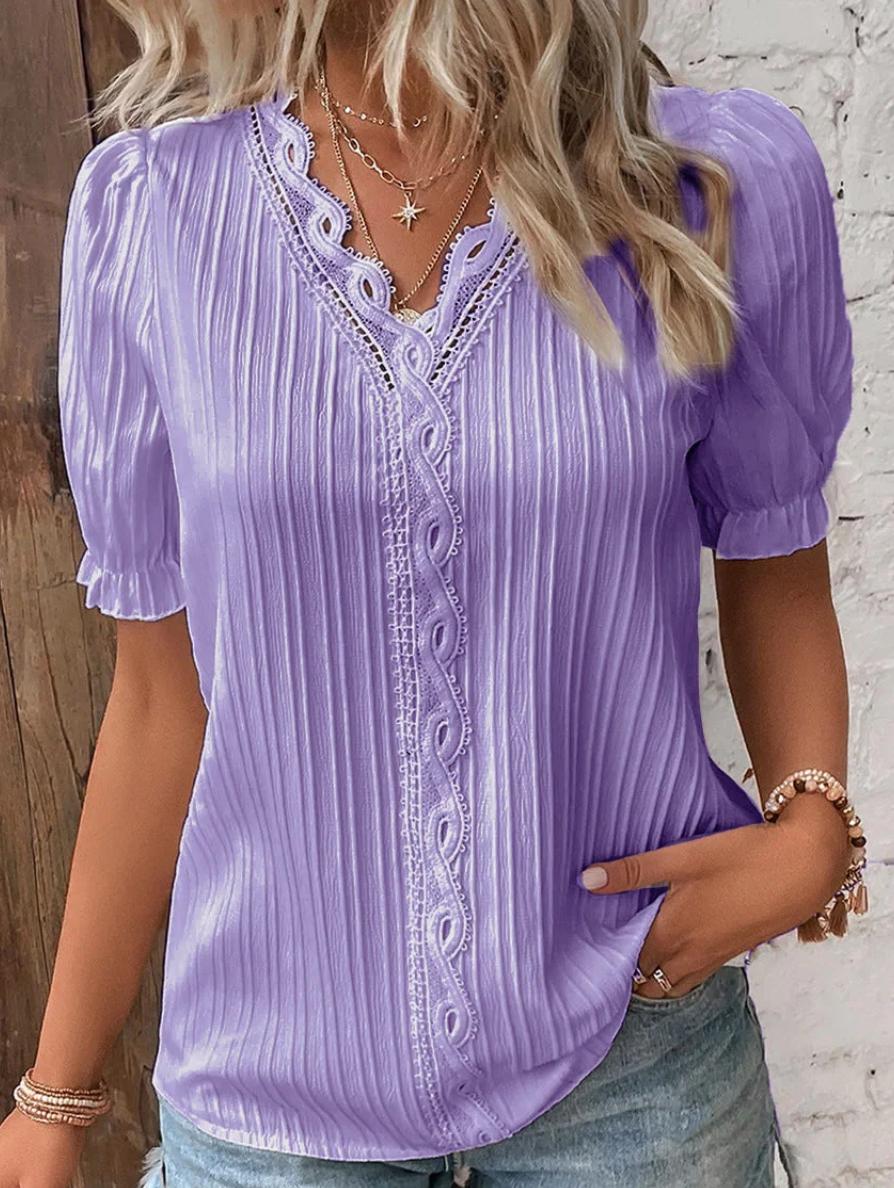 Clara | Plissert V-hals Bluse med Blondekant
