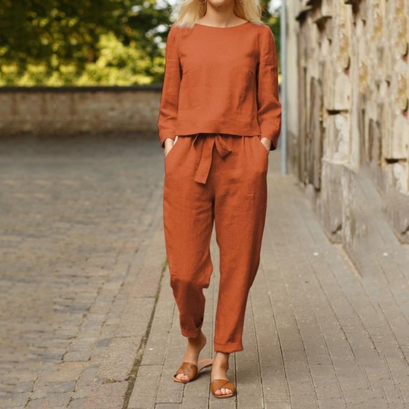 Stiletsett med Bluse og Bukser for Sommerstil