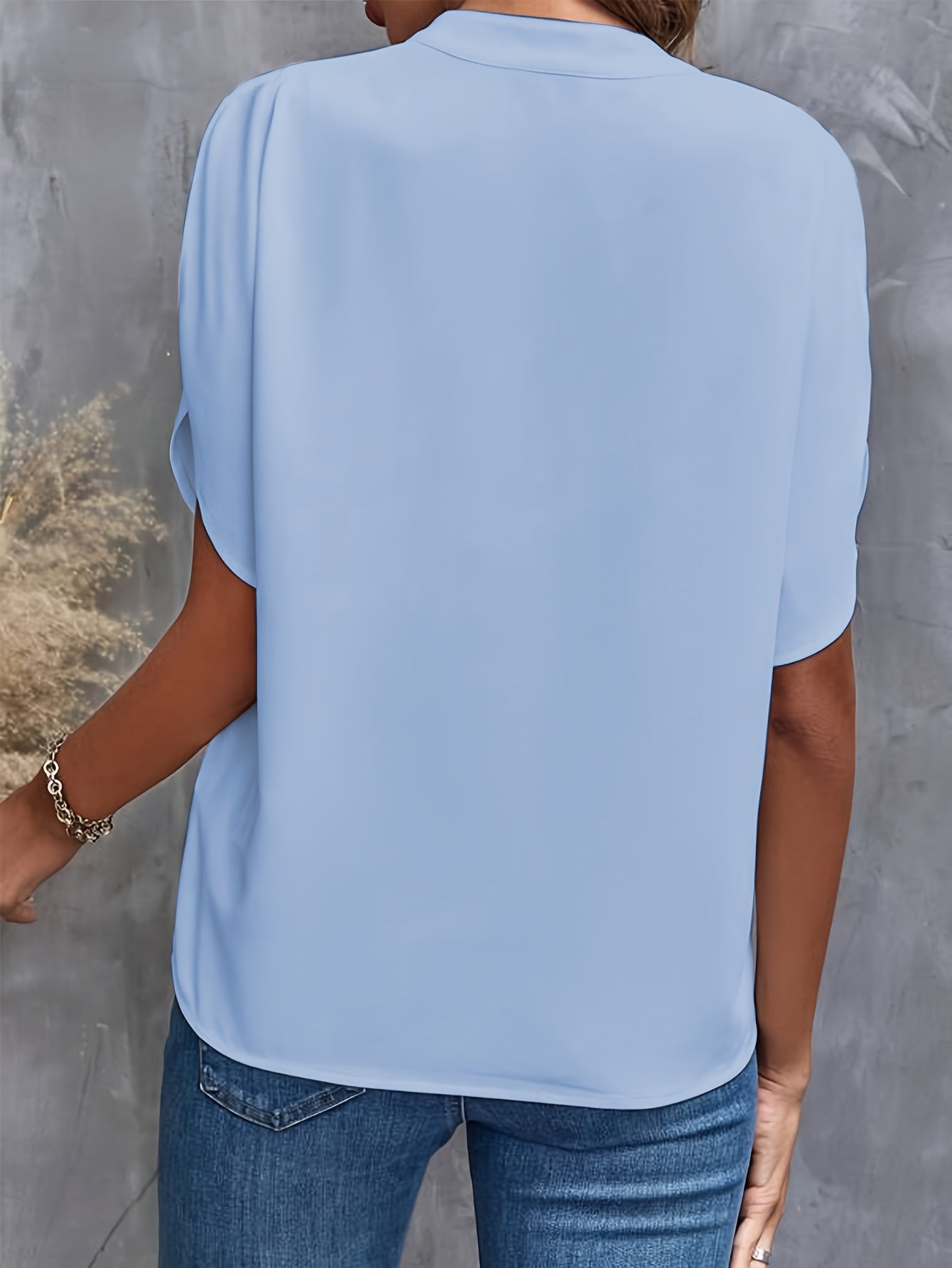 Emma | Elegant Damebluse med V-utringning