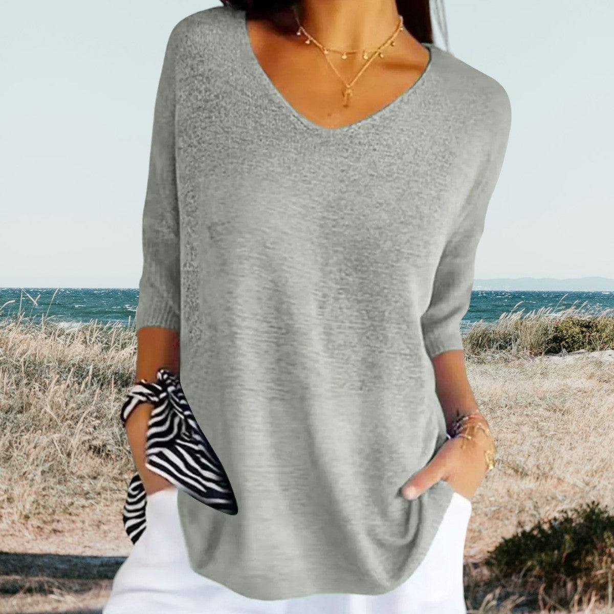 Damebluse med V-Hals for Sommeren