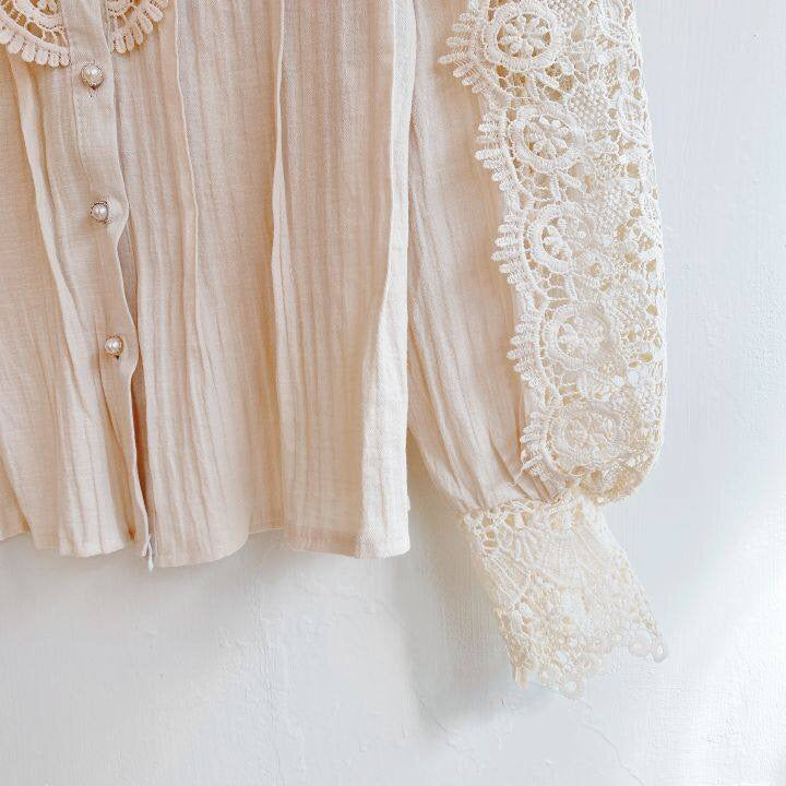 Elegant Damebluse med Blonder i Klassisk Stil