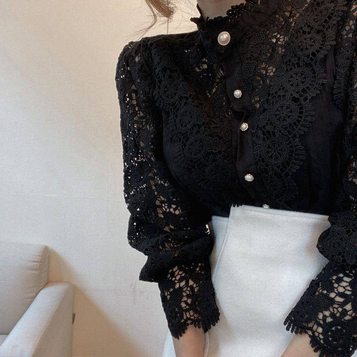 Elegant Damebluse med Blonder i Klassisk Stil