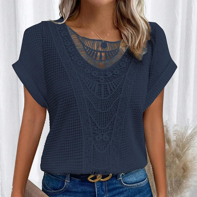 Stilfull Blonde T-Skjorte med Eleganse