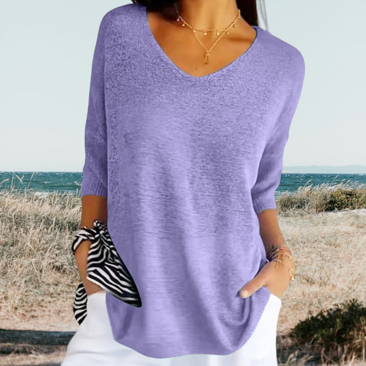 Damebluse med V-Hals for Sommeren