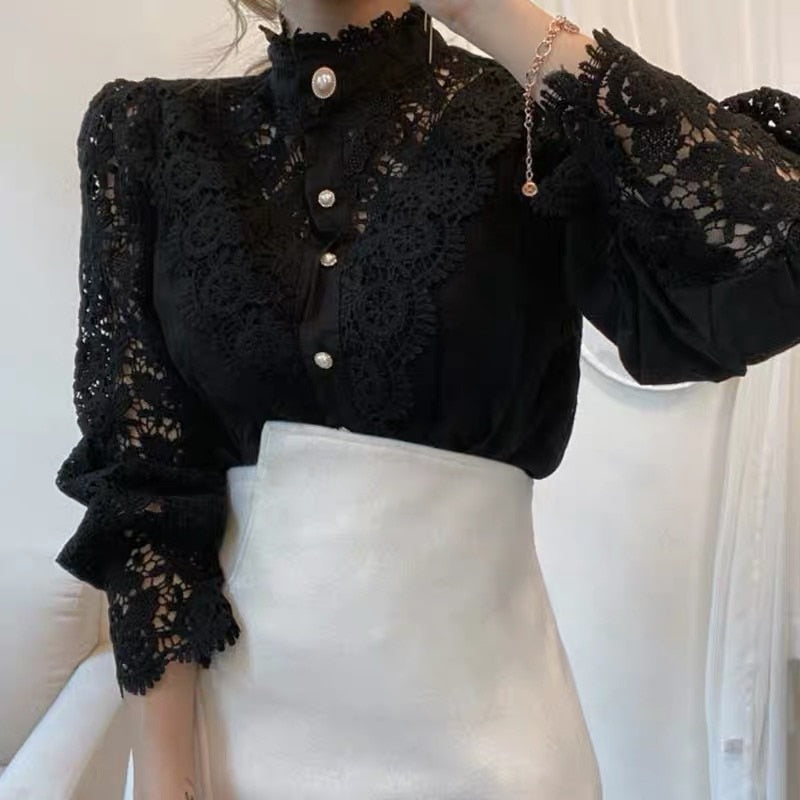 Elegant Damebluse med Blonder i Klassisk Stil
