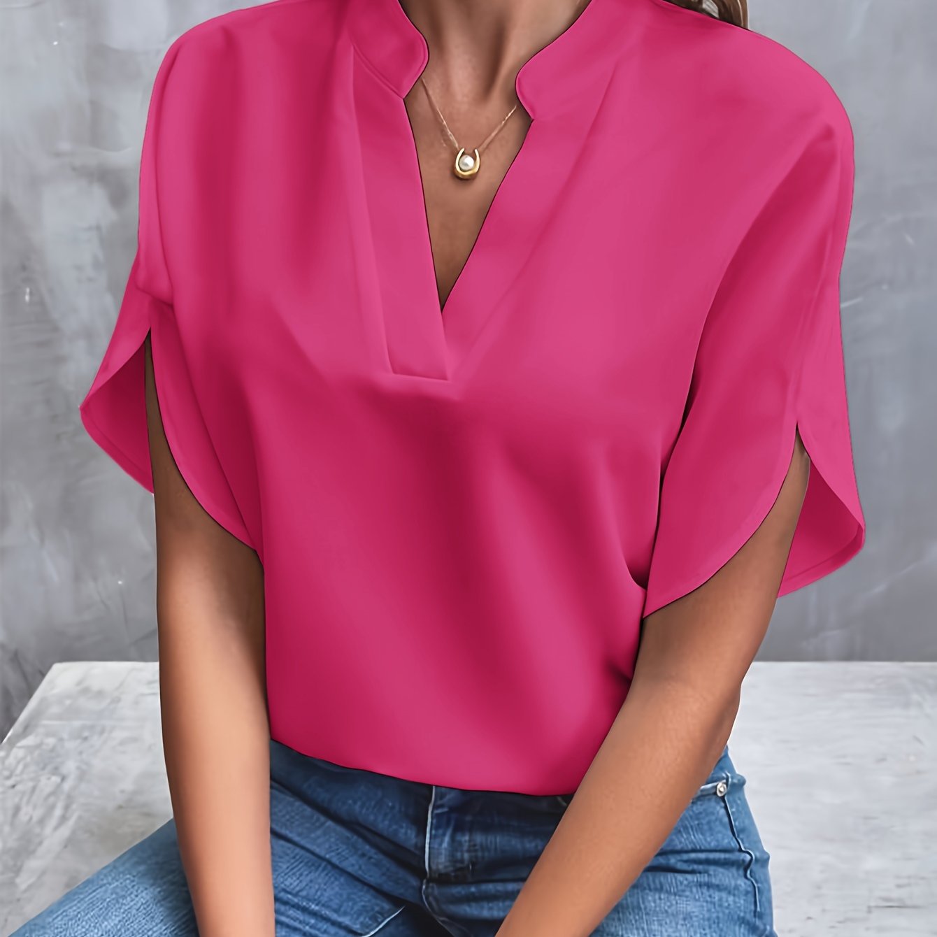 Emma | Elegant Damebluse med V-utringning