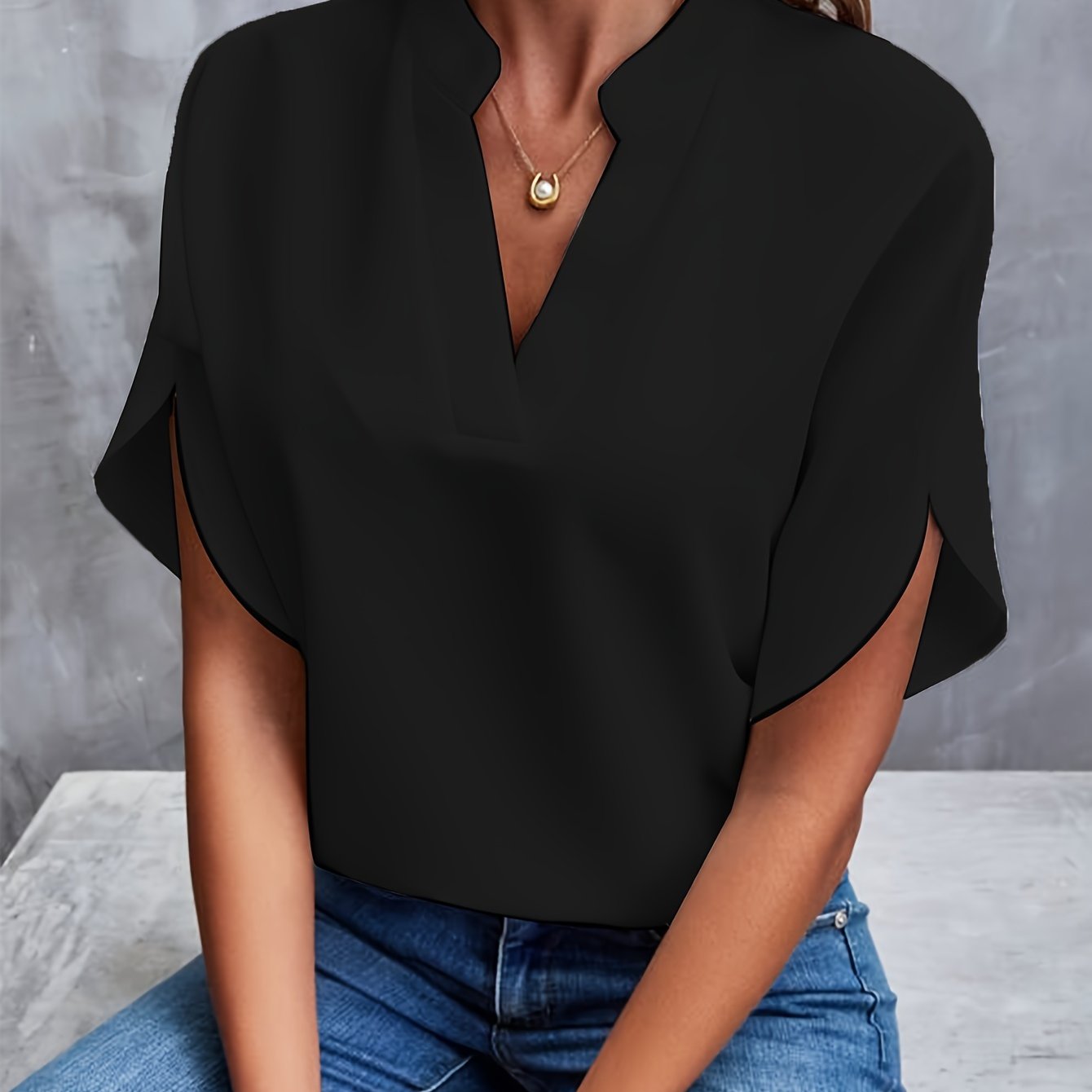 Emma | Elegant Damebluse med V-utringning
