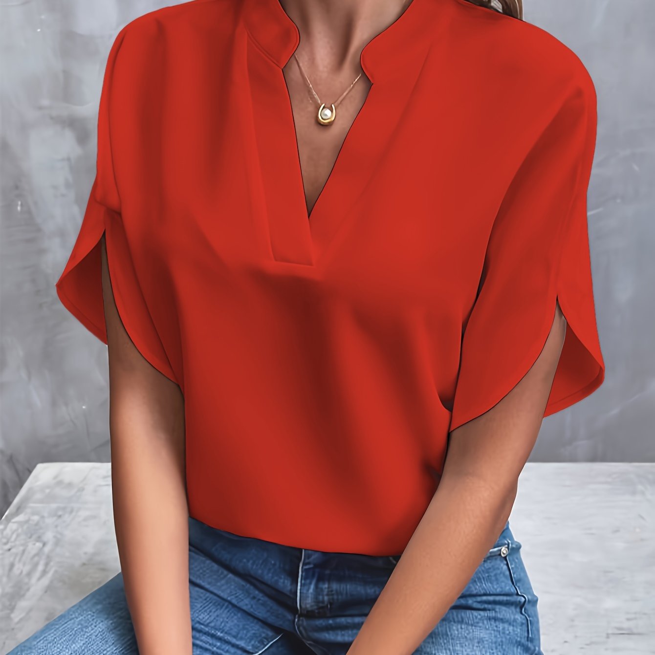 Emma | Elegant Damebluse med V-utringning