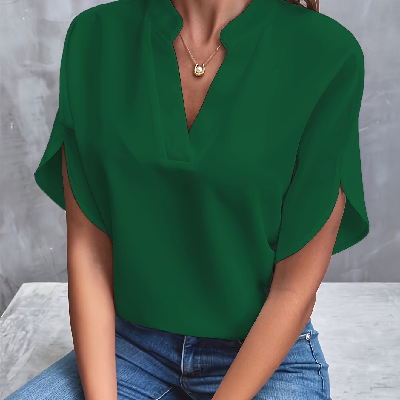 Emma | Elegant Damebluse med V-utringning