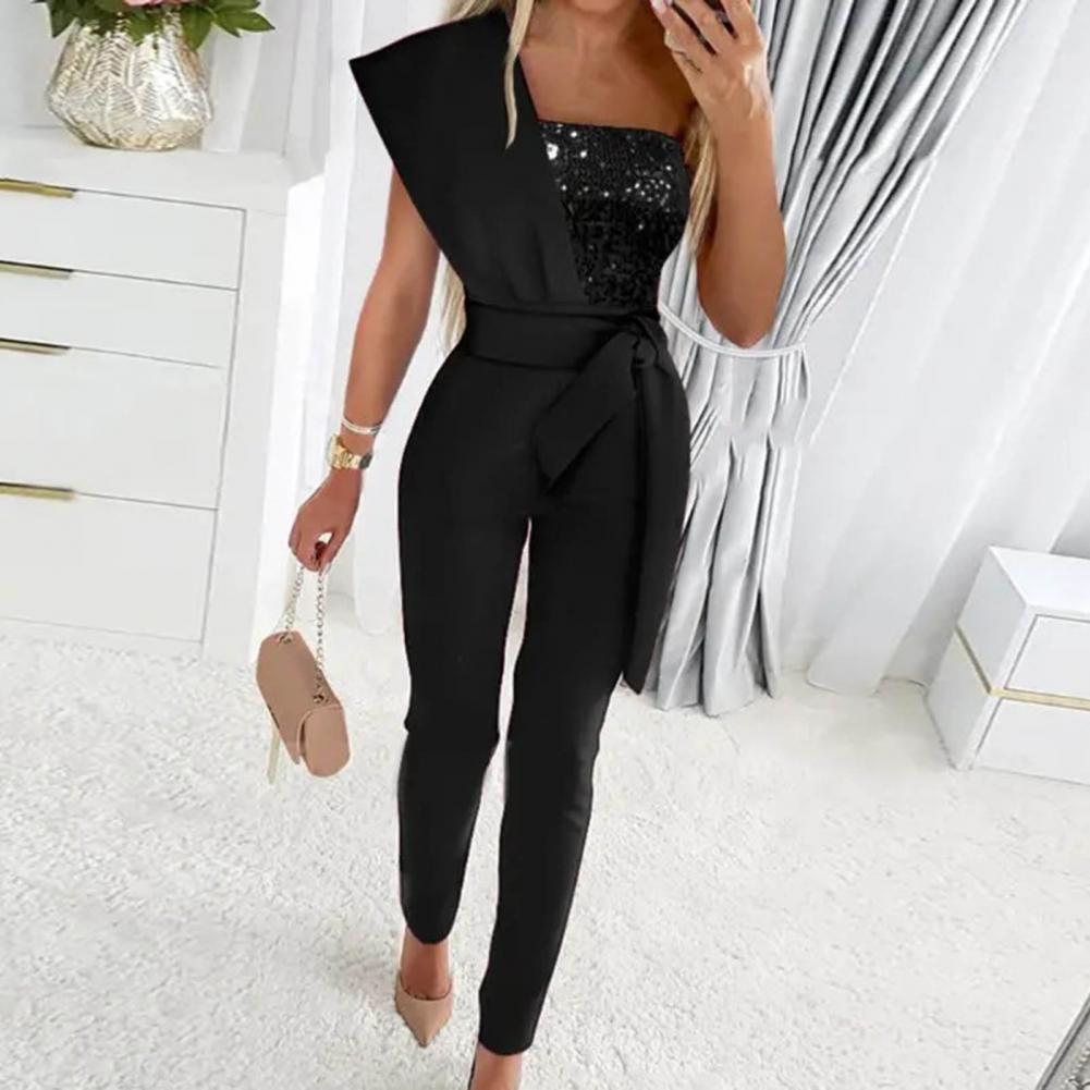 Elegant Damebuksedrakt med Unik Stil