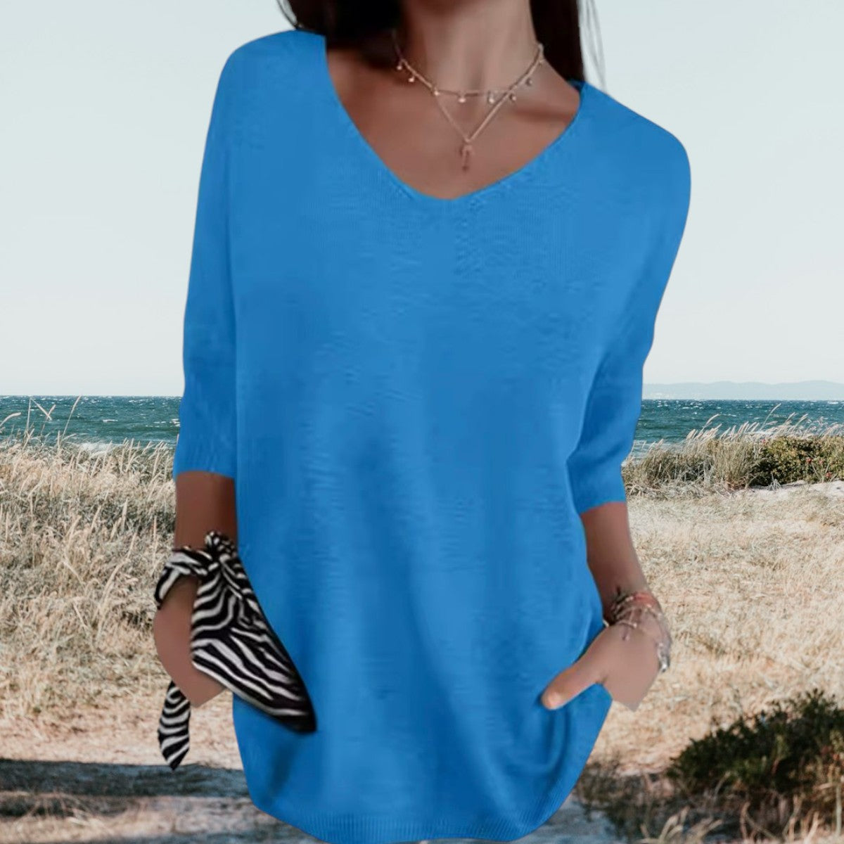 Damebluse med V-Hals for Sommeren
