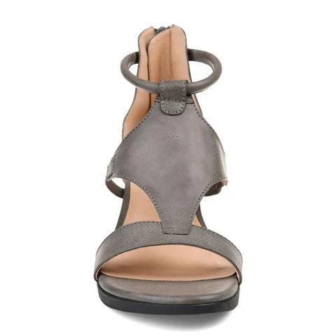 Dame Sandaler