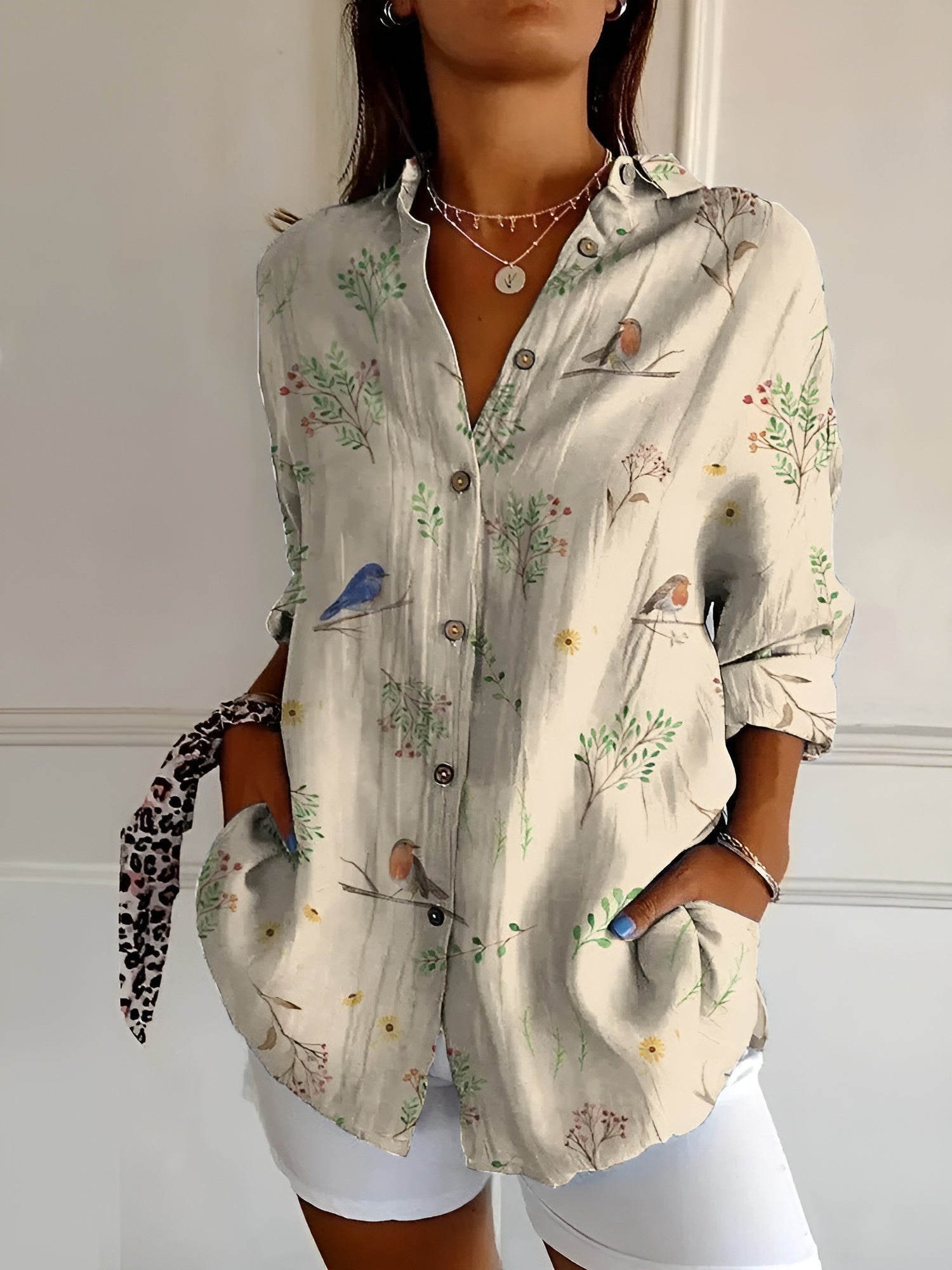Liva | Blomstret Damebluse med Lange Ermer