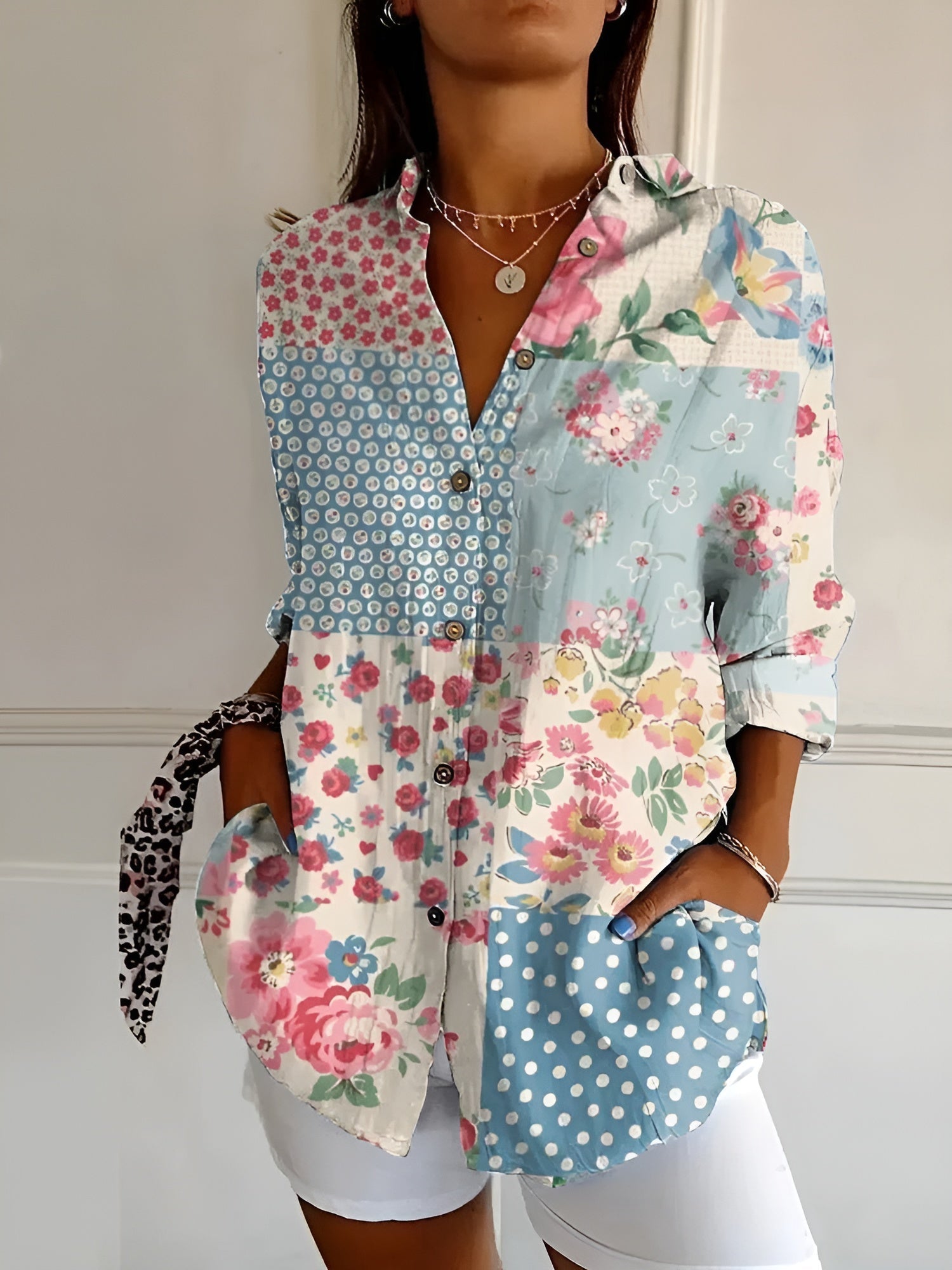 Liva | Blomstret Damebluse med Lange Ermer