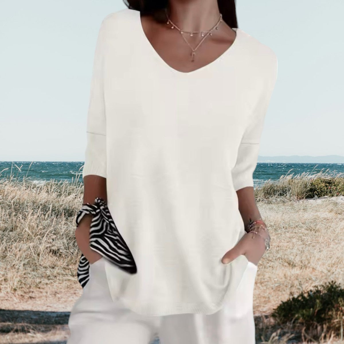 Damebluse med V-Hals for Sommeren