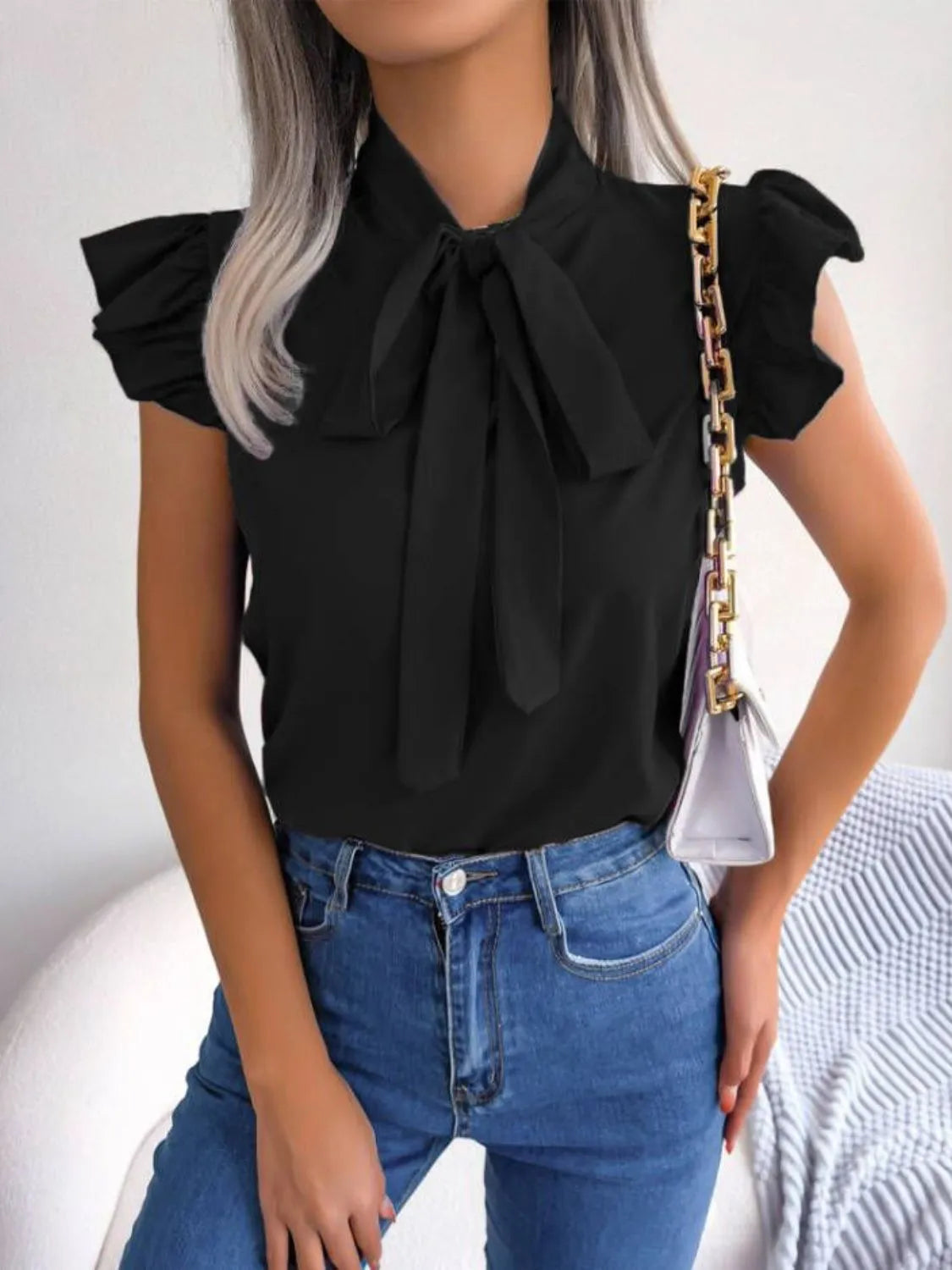 Liva | Damebluse med Volangerm og Sløyfe