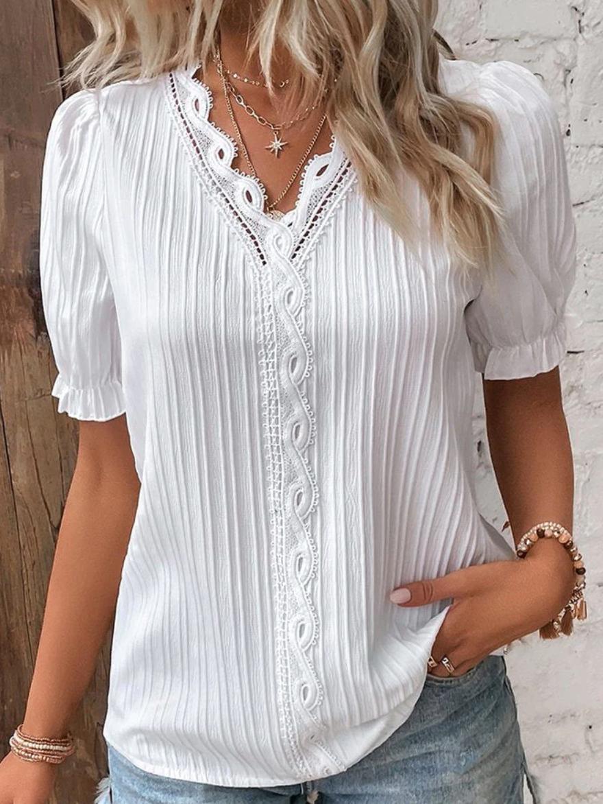 Clara | Plissert V-hals Bluse med Blondekant