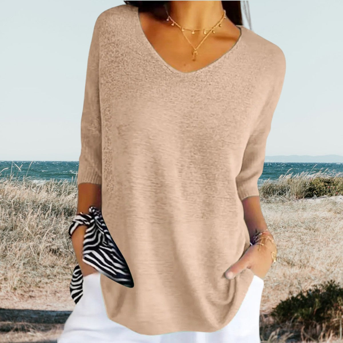 Damebluse med V-Hals for Sommeren