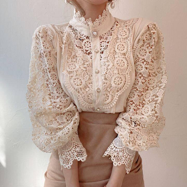 Elegant Damebluse med Blonder i Klassisk Stil