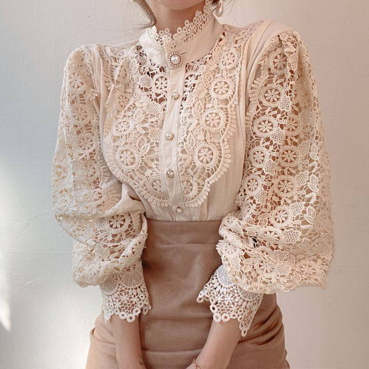 Elegant Damebluse med Blonder i Klassisk Stil