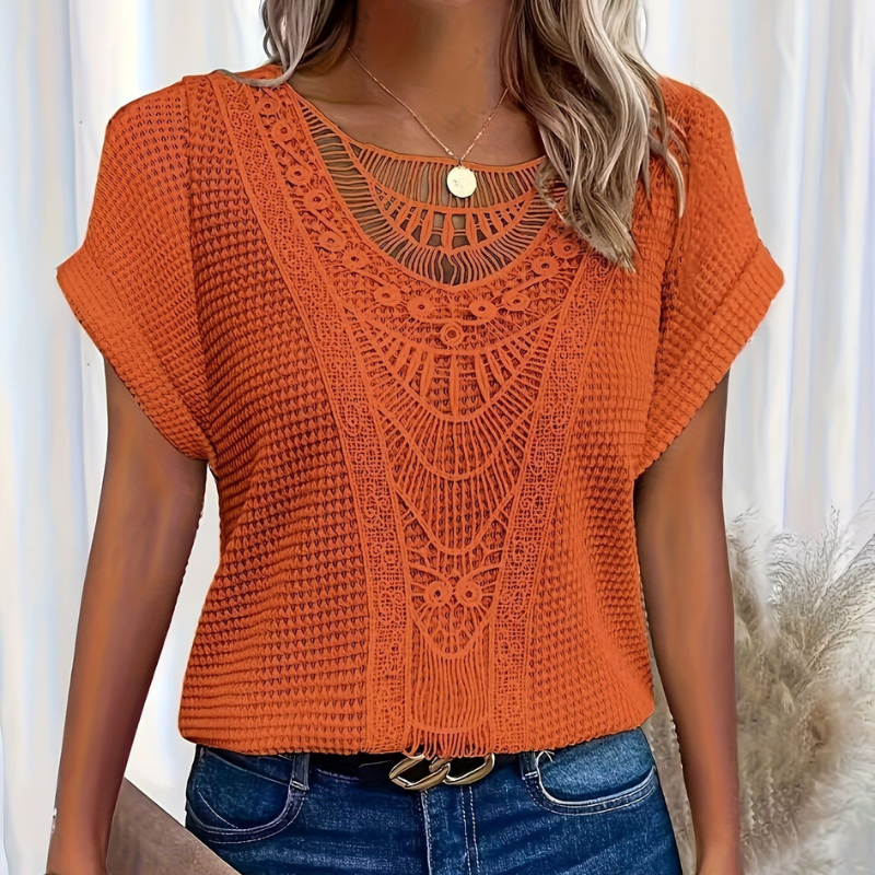 Stilfull Blonde T-Skjorte med Eleganse