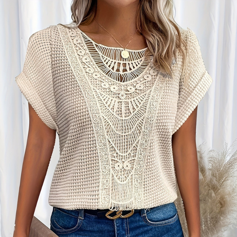 Stilfull Blonde T-Skjorte med Eleganse